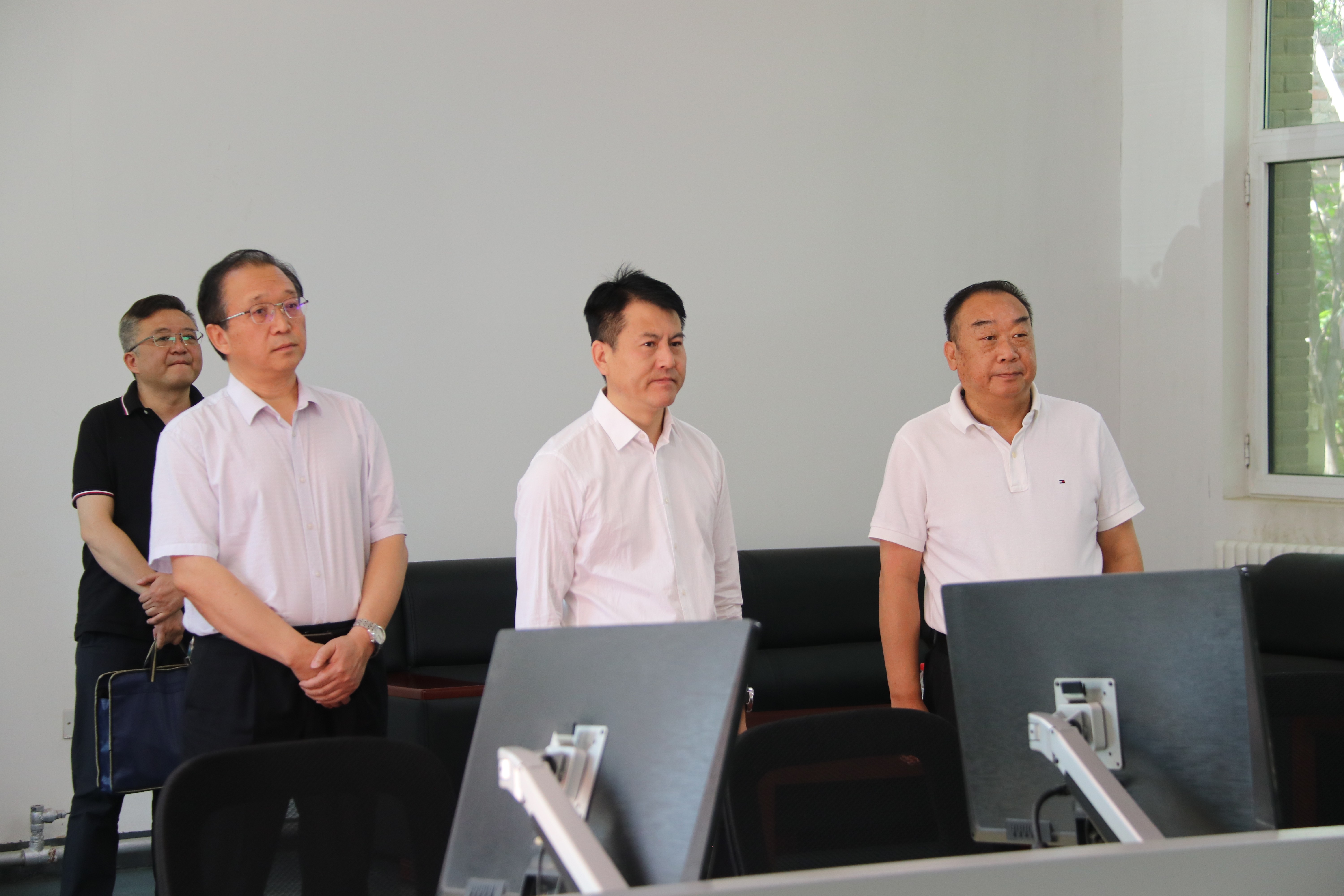 七里河區(qū)委書記胡真一行來(lái)公司調(diào)研